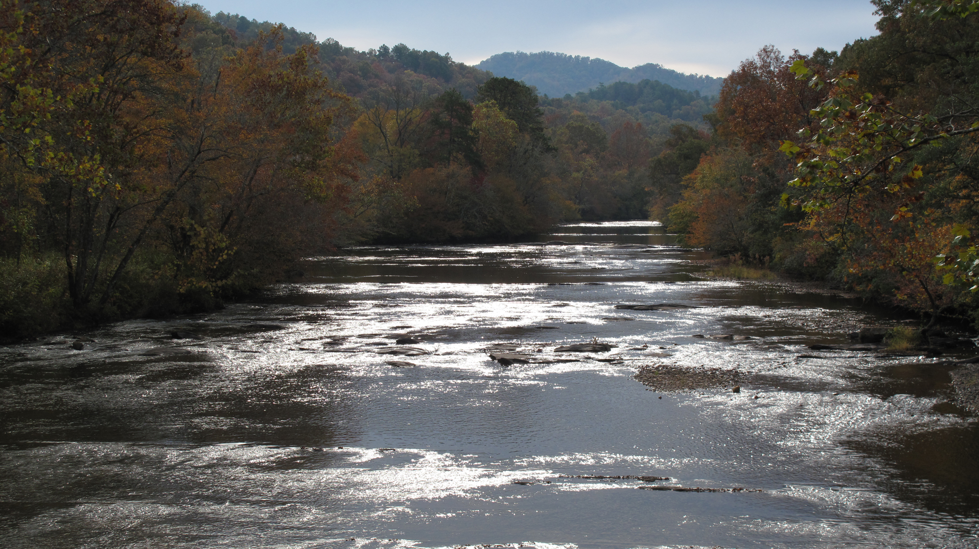 Little Tennessee River. Photo © U.S. Fish and Wildlife Service Southeast Region / Flickr through a Creative Commons license