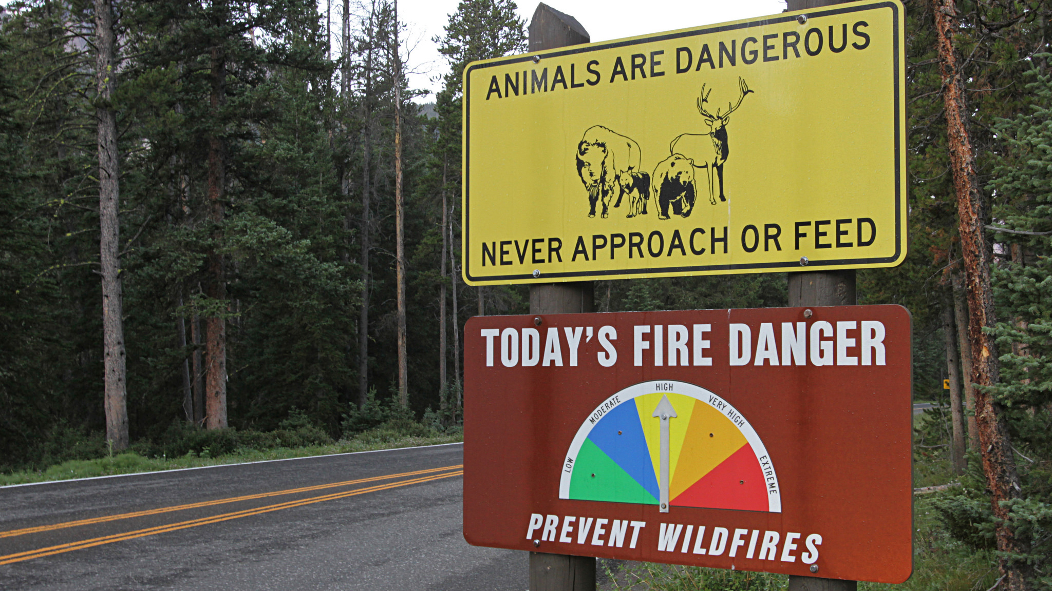 Wildlife and fire danger signs at Northeast Entrance; Photo © Jim Peaco on Yellowstone National Park / Flickr through a Creative Commons license
