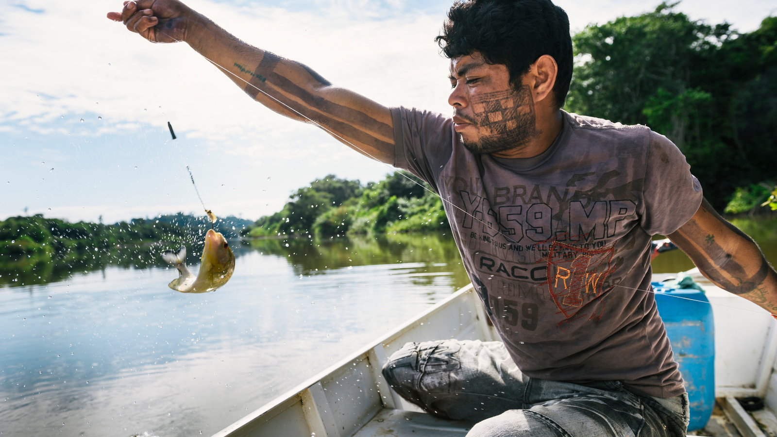 Tekakro Xikrin fishing on Rio Bacaja near Pot-Kro Village. Tekakro uses many techinques such as coconut larve to catch minnows and then uses minnows to catch piranhas. Parts of the piranhas are used for bait to catch fish for food. Photo © Kevin Arnold